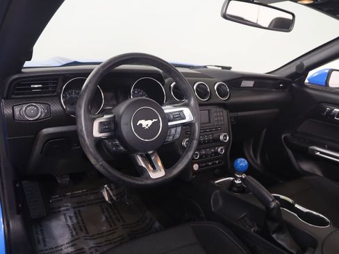 Used 2017 Ford Mustang Convertible RWD image 27