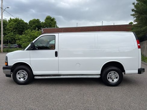 Used 2024 Chevrolet Express 2500 w/ Driver Convenience Package RWD image 2