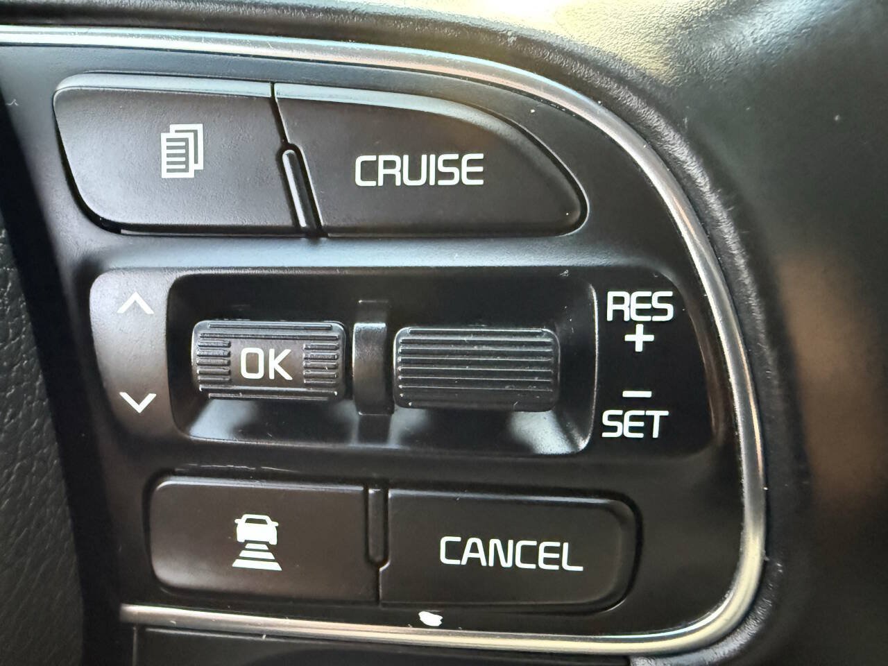 Used 2018 Kia Niro EX FWD image 30