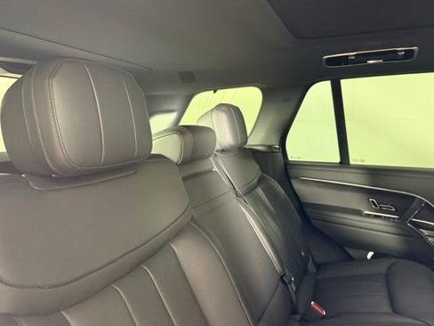 New 2025 Land Rover Range Rover SE image 32