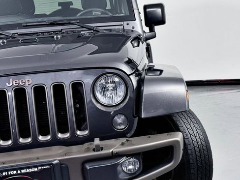 Used 2016 Jeep Wrangler Unlimited Sahara image 6