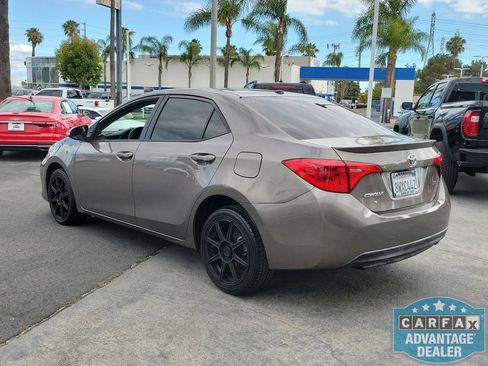 Used 2017 Toyota Corolla SE w/ SE Premium Package FWD image 3