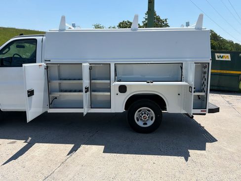 New 2025 GMC Savana 3500 w/ Power Convenience Package RWD image 26
