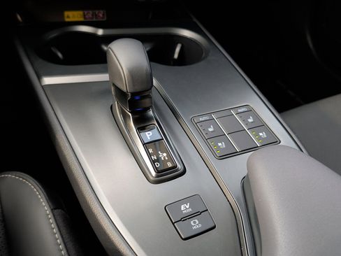 Certified 2025 Lexus UX 300h FWD w/ Accessory Package (Z2) image 20