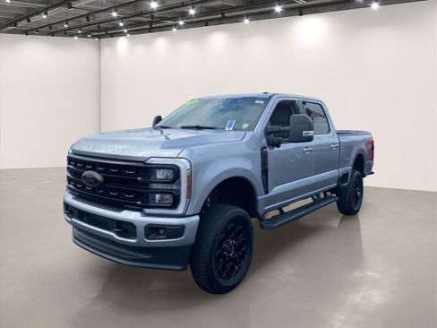 Used 2024 Ford F250 XLT w/ Black Appearance Package AWD/4WD image 3