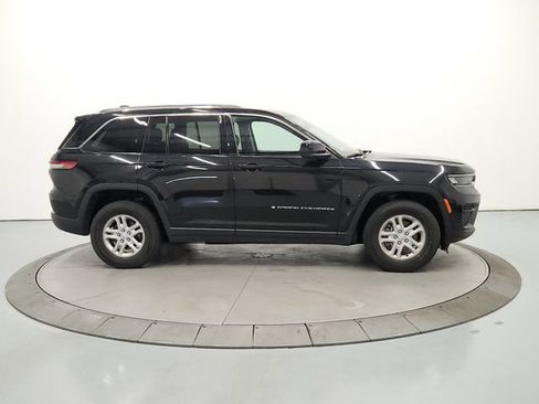 Used 2024 Jeep Grand Cherokee Laredo RWD image 9