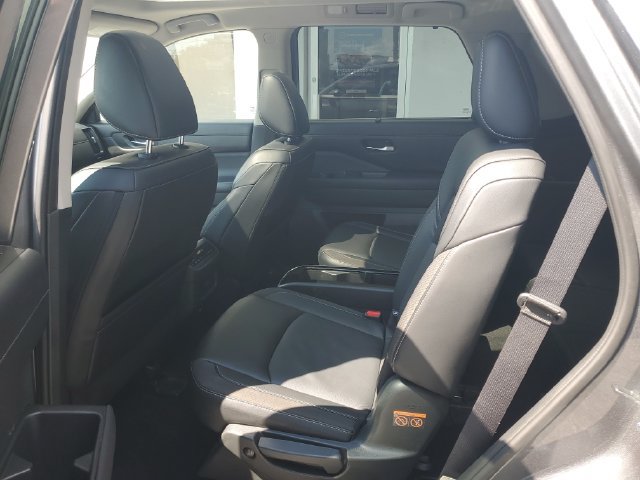 Used 2024 Nissan Pathfinder SL w/ SL Premium Package AWD/4WD image 32