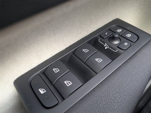 New 2025 Volvo XC40 B5 Plus w/ Climate Package image 24