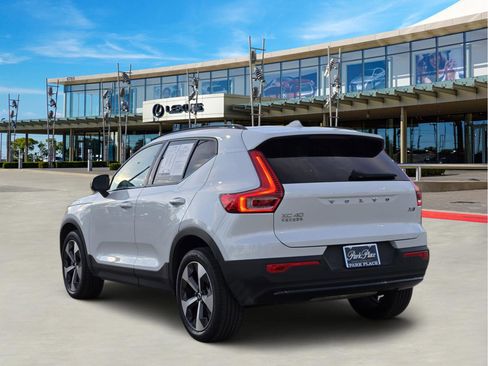 Used 2025 Volvo XC40 B5 Plus w/ Protection Package Premier image 4