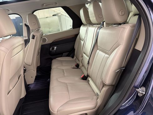 Used 2018 Land Rover Discovery HSE AWD/4WD image 15