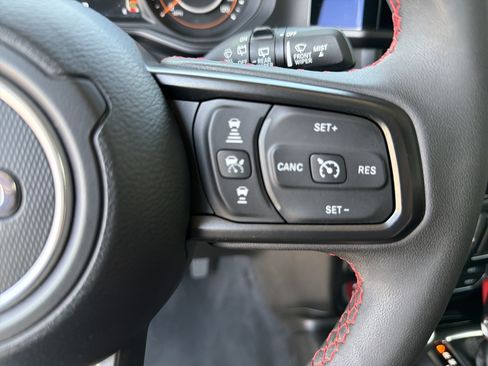 Used 2024 Jeep Wrangler Unlimited Rubicon AWD/4WD image 30
