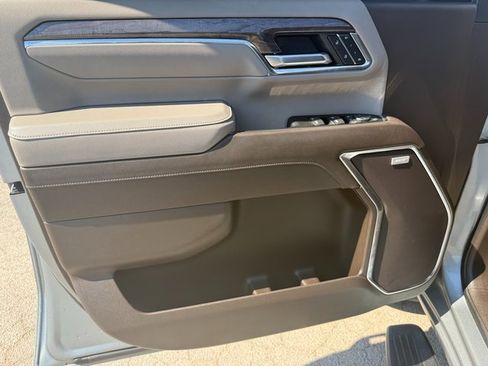 Used 2024 Chevrolet Silverado 3500 LTZ w/ LTZ Convenience Package image 10