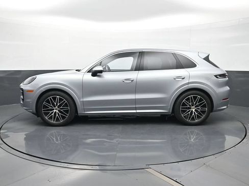 Certified 2024 Porsche Cayenne AWD/4WD image 2