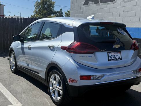 Used 2017 Chevrolet Bolt LT image 4