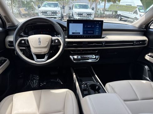 Used 2025 Lincoln Corsair FWD image 6
