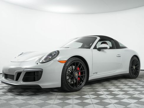 Used 2018 Porsche 911 Targa 4 GTS image 4