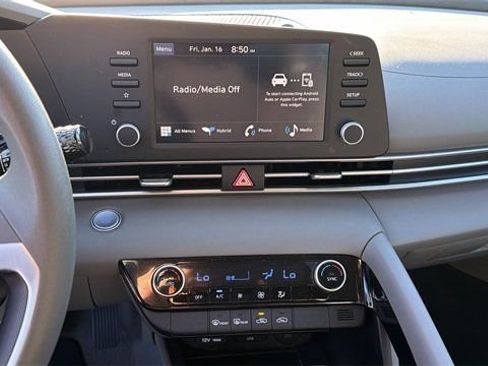 Used 2025 Hyundai Elantra Hybrid FWD image 22