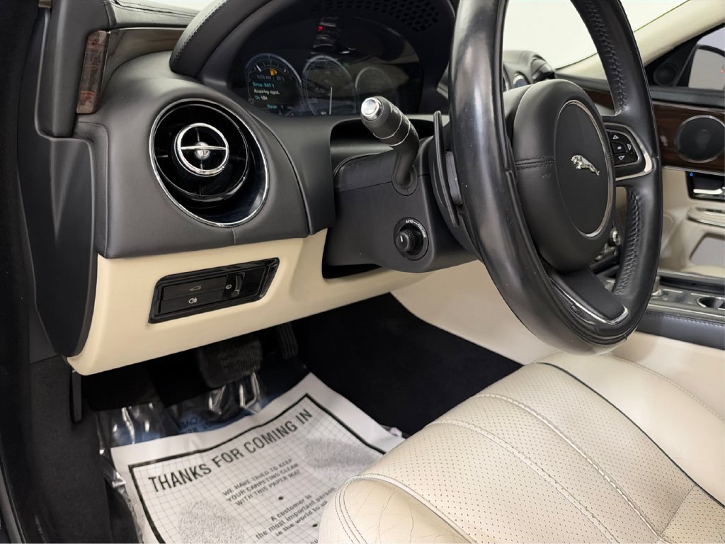 Used 2012 Jaguar XJ L RWD image 39