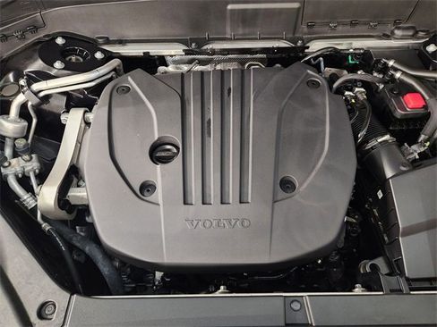 Used 2025 Volvo XC90 B5 Plus image 33