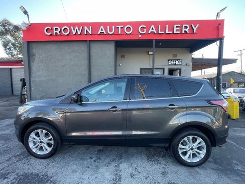 Used 2017 Ford Escape SE FWD image 6