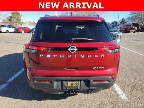 Used 2022 Nissan Pathfinder SV w/ SV Premium Package image 6
