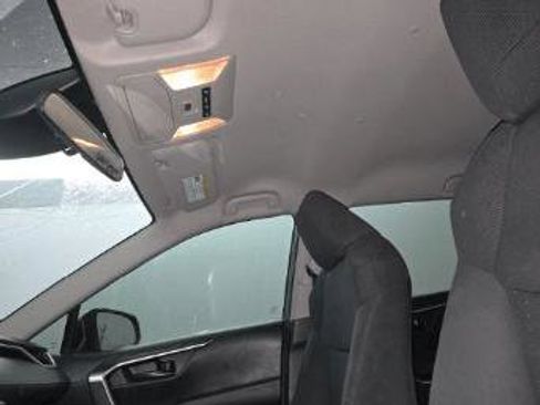 Used 2020 Toyota RAV4 LE image 11