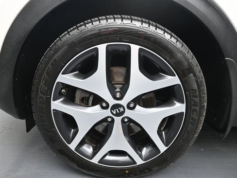 Used 2018 Kia Sportage SX image 17