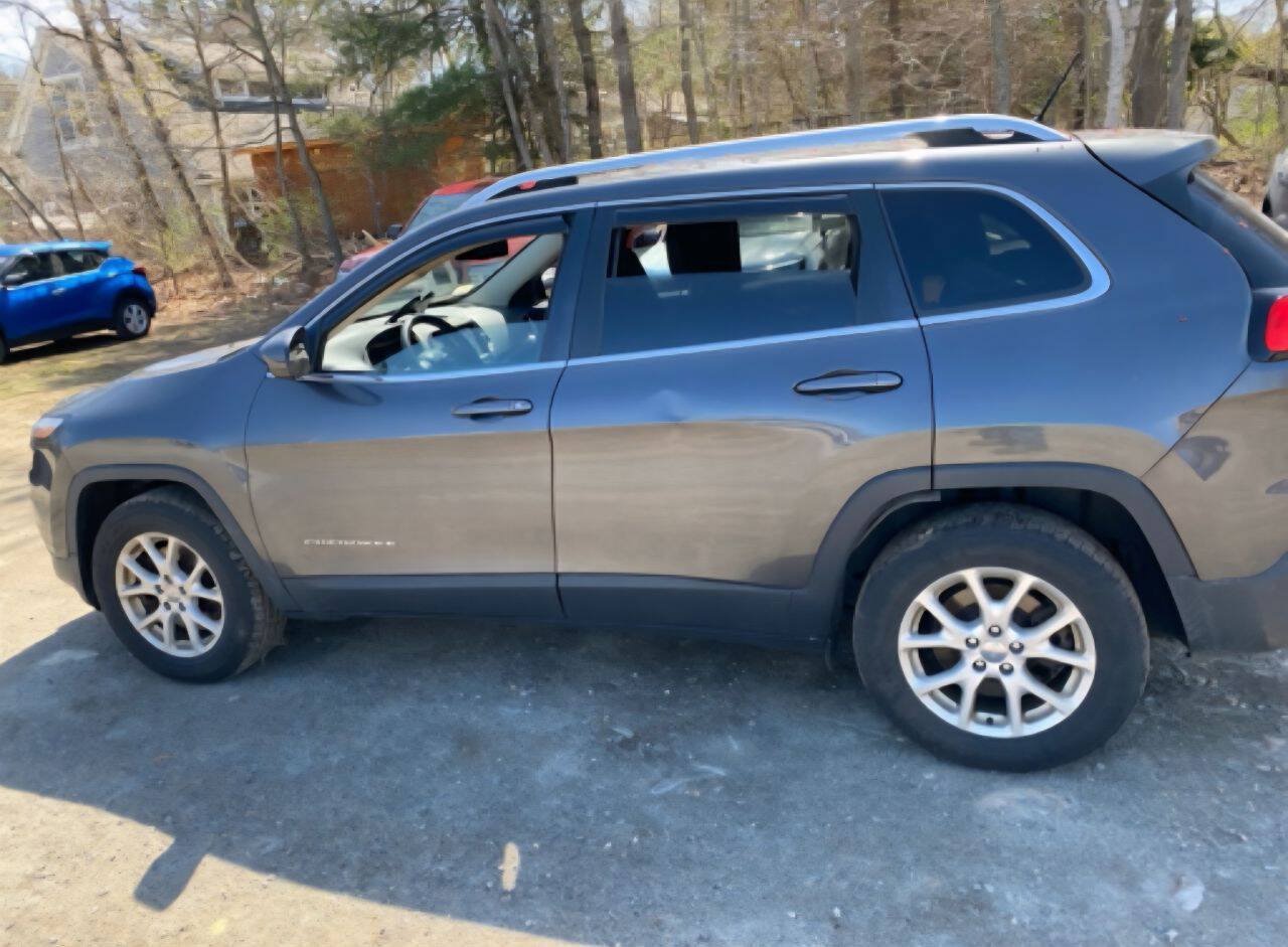 Used 2015 Jeep Cherokee Latitude w/ Cold Weather Group AWD/4WD image 8