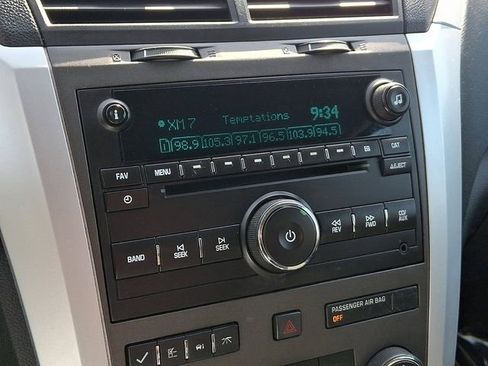 Used 2011 Chevrolet Traverse LT w/ Personal Connectivity Package FWD image 16