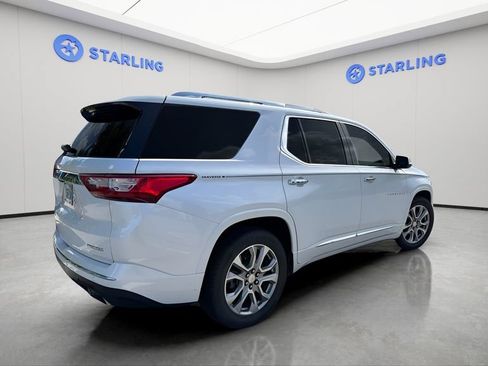 Used 2021 Chevrolet Traverse Premier FWD image 2