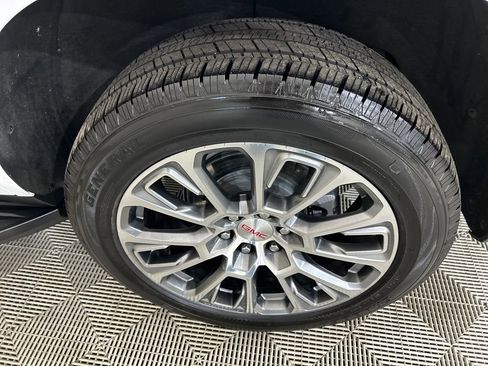 Used 2025 GMC Yukon Denali image 10
