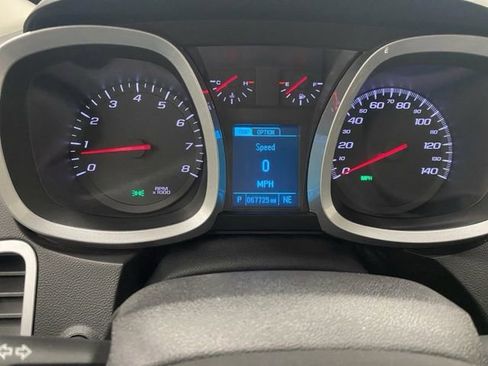 Used 2017 Chevrolet Equinox Premier w/ Enhanced Convenience Package AWD/4WD image 17