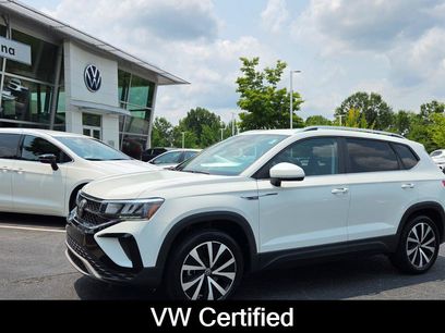 Certified 2022 Volkswagen Taos SE w/ Panoramic Sunroof Package