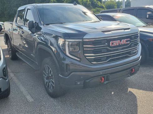 Used 2024 GMC Sierra 1500 AT4 w/ Technology Package AWD/4WD image 2