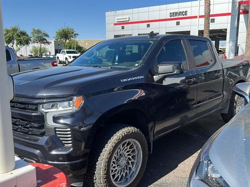 Used 2022 Chevrolet Silverado 1500 RST image 2