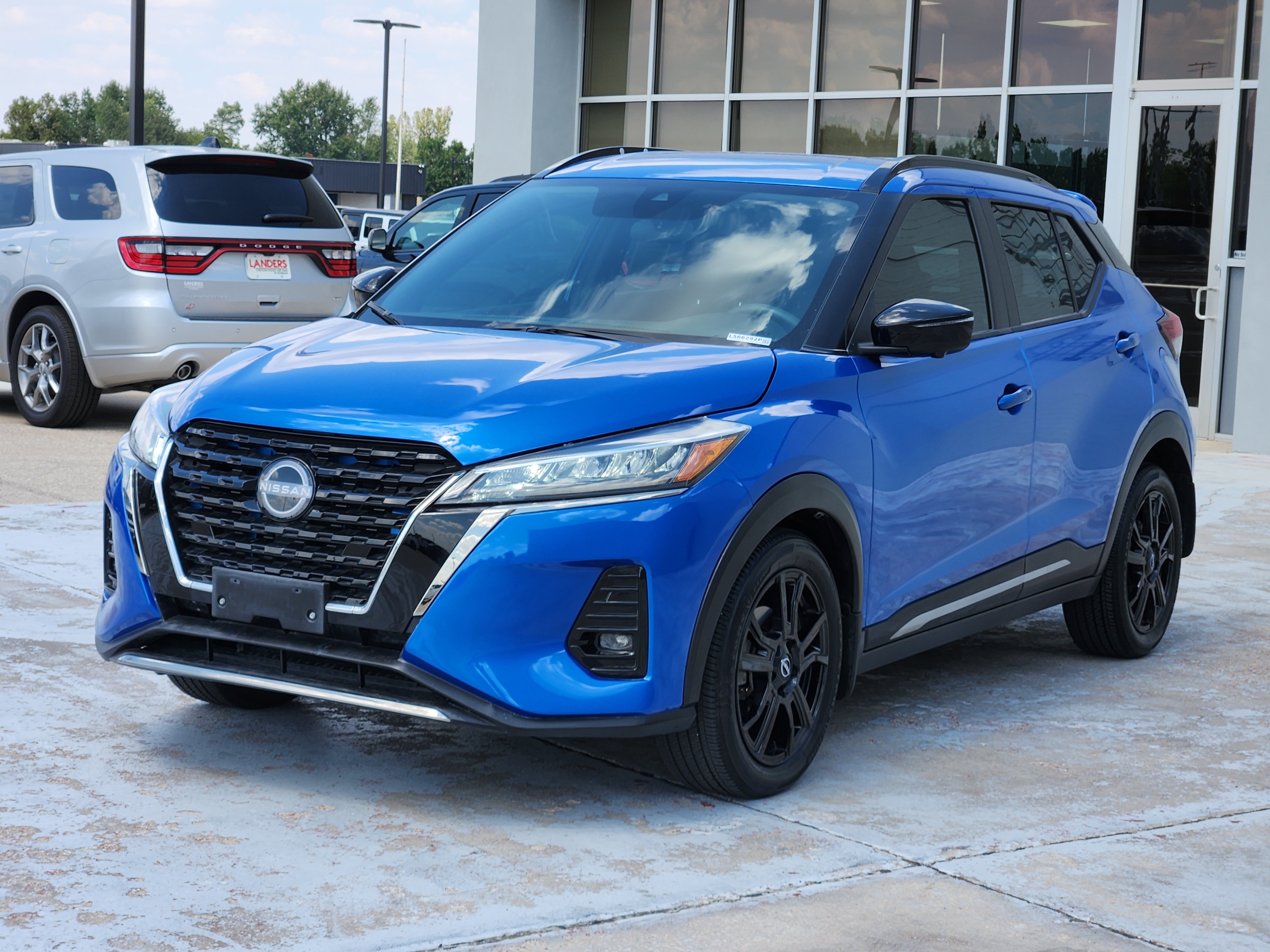 Used 2024 Nissan Kicks SR FWD image 4