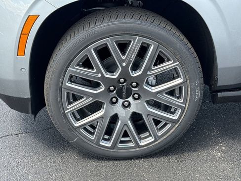 New 2026 GMC Yukon XL Denali Ultimate AWD/4WD image 13