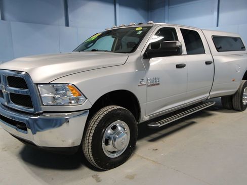 Used 2017 RAM 3500 Tradesman w/ Chrome Appearance Group image 23