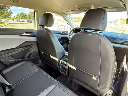 New 2024 Volkswagen Taos SE image 25