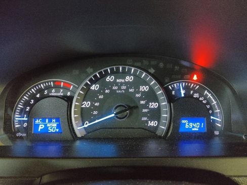 Used 2015 Toyota Camry LE image 23