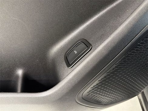 Certified 2025 Chevrolet Traverse LT image 25