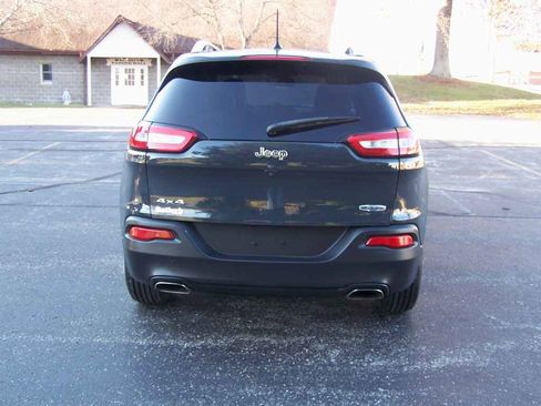 Used 2018 Jeep Cherokee Latitude Plus w/ Cold Weather Group image 4