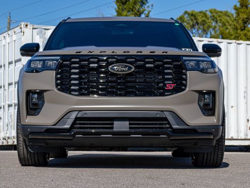 New 2026 Ford Explorer ST w/ Sun And Sound Package image 9