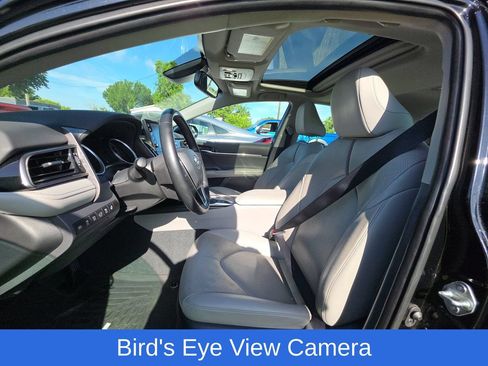 Used 2022 Toyota Camry XLE w/ Navigation Upgrade Package FWD image 5