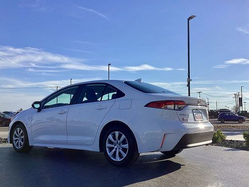 Used 2023 Toyota Corolla LE image 7