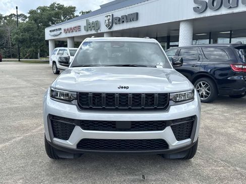 New 2026 Jeep Grand Cherokee Altitude RWD image 2