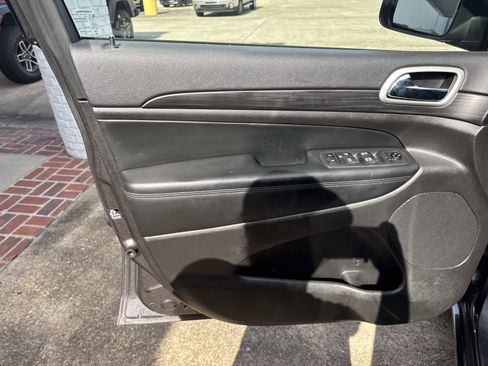 Used 2021 Jeep Grand Cherokee Laredo X image 18