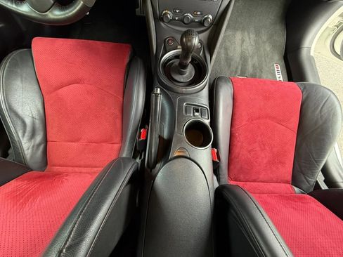 Used 2019 Nissan 370Z NISMO RWD image 44