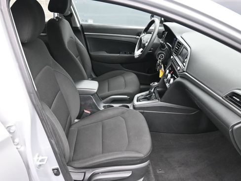Used 2019 Hyundai Elantra SE w/ Cargo Package FWD image 24
