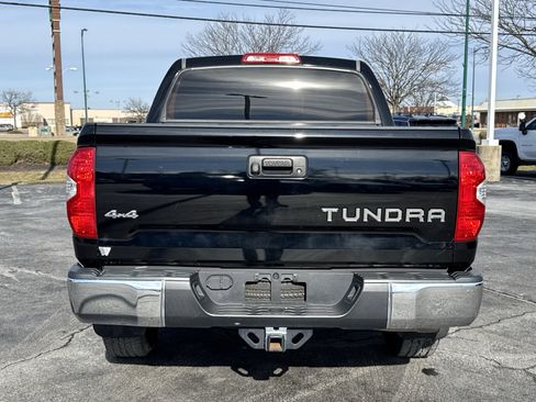 Used 2018 Toyota Tundra SR5 w/ SR5 Upgrade Package image 19